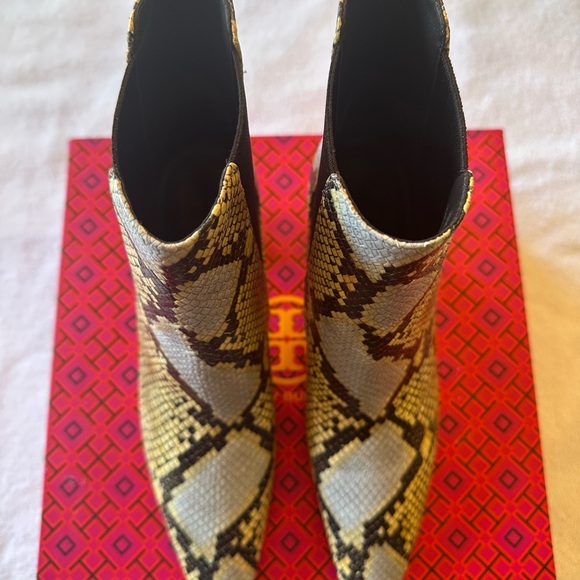 Banana Chelsea Boot 80MM - Picture 4 of 6